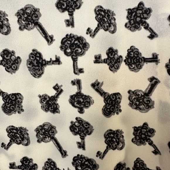 Talbots Key Novelty Print Long‎ Sleeve Henley Blouse Size Large - Picture 4 of 4